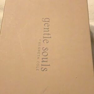 Gentle Souls by Kenneth Cole  black leather size 8.5